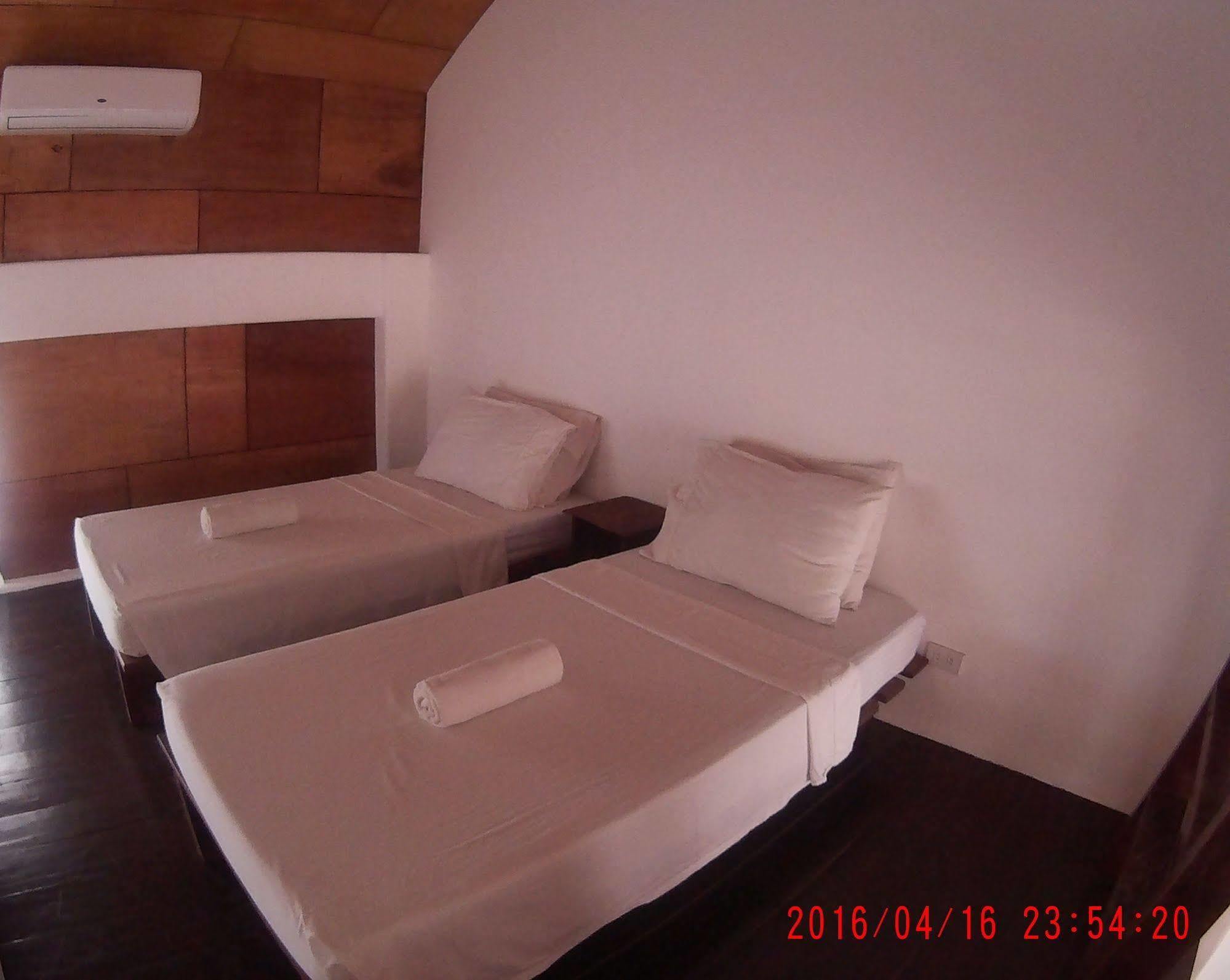 Boracay Coco Huts Hotel Balabag  Bagian luar foto